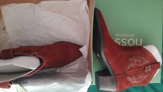 Botines cowboy Hoss Intropia burdeos.