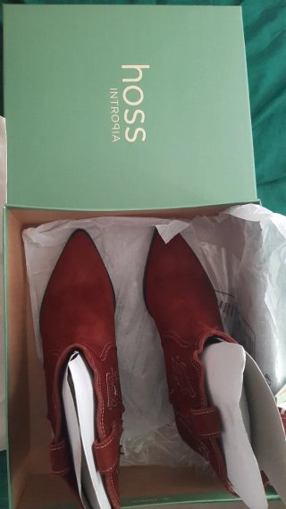 Botines cowboy Hoss Intropia burdeos.
