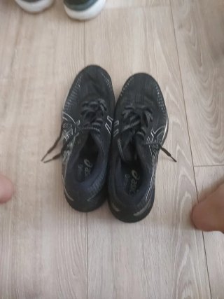 Zapatillas Asics Hombre Negras y Plateadas