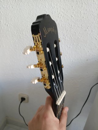 Guitarra Clásica Memphis 951CBK Cutaway + Funda