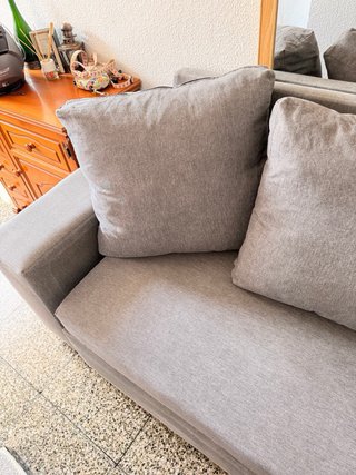 Sofá gris de tela como nuevo