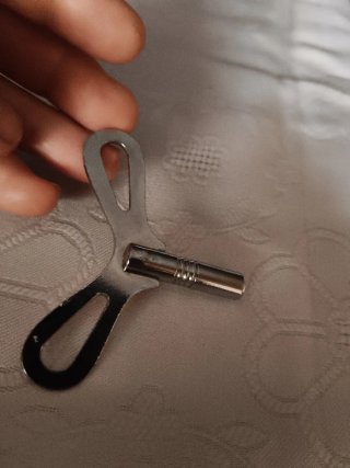 Llave de mariposa para dar cuerda
