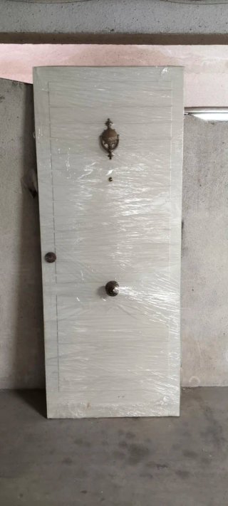 Puerta de entrada blanca