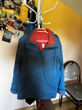 Chaqueta impermeable montaña azul/rojo