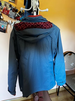Chaqueta impermeable montaña azul/rojo