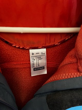 Chaqueta impermeable montaña azul/rojo