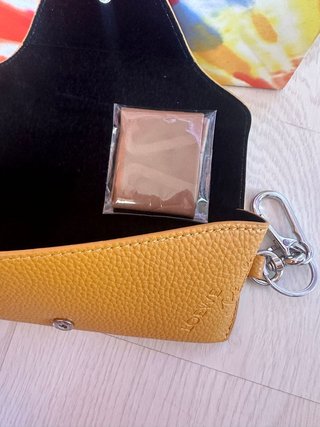 Funda gafas piel Loewe amarilla