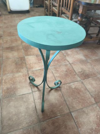 Mesa auxiliar redonda verde