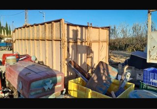 Caja con grua multilift.