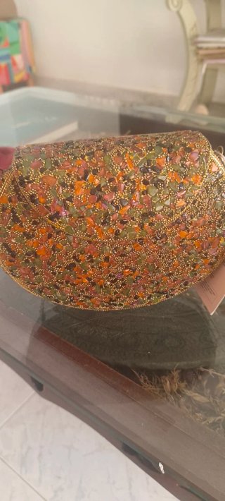 Bolso de mano con cadena y pedrería