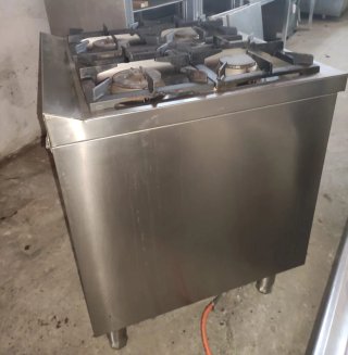 Cocina Industrial HR 4 fuegos con puertas