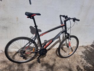 Bicicleta Rockrider Negra y Roja
