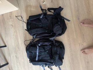 Mochila de montaña negra verd 50L