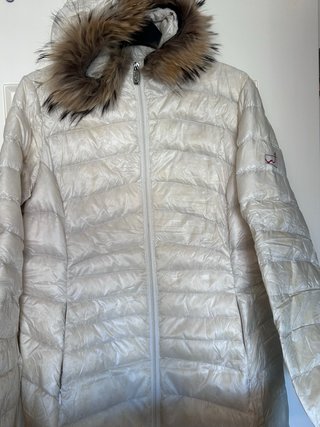 Plumas blanco con capucha y pelo