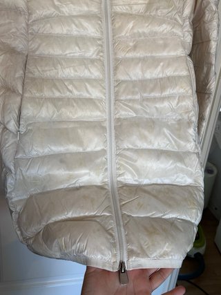 Plumas blanco con capucha y pelo