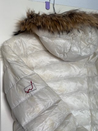 Plumas blanco con capucha y pelo