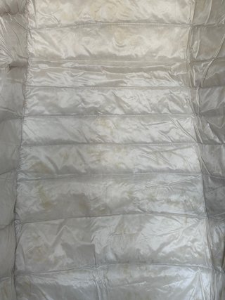 Plumas blanco con capucha y pelo