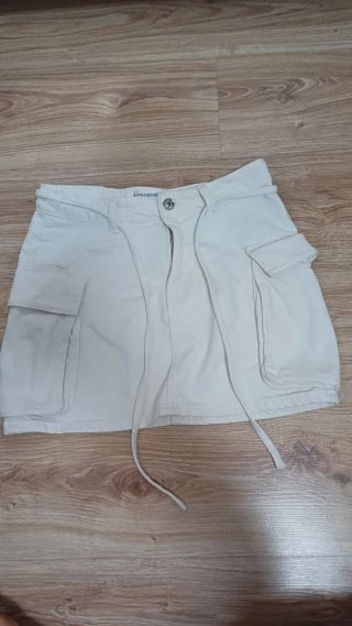Falda Stradivarius blanca