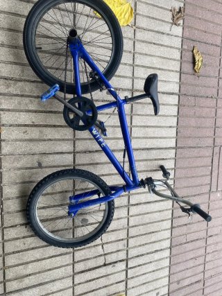 Bicicleta BMX azul en buen estado