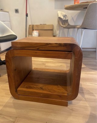 Mesa auxiliar de madera ratonera