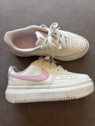Deportivas Nike Blancas y Rosas