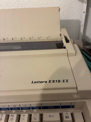 Máquina de escribir Olivetti Lettera E515-II