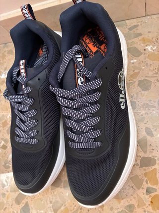 Zapatillas Ellesse Negras y Blancas Talla 43