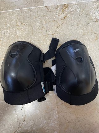 Patines en línea negros y rosas