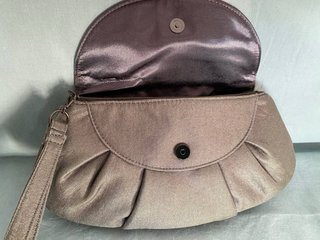 Bolso de fiesta beige y dorado