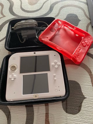 Nintendo 2DS Blanca con Accesorios