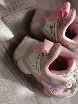 Tenis niña rosas y multicolor Talla 30