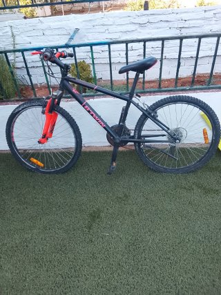 Bicicleta BTWIN Negra y Naranja