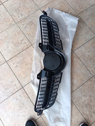 Parrilla Diamantes Negro Brillo Mercedes SLK R171