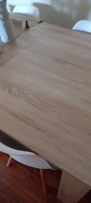 Mesa de comedor de madera