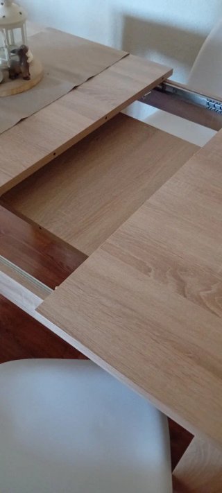 Mesa de comedor de madera