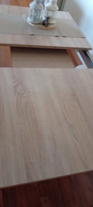 Mesa de comedor de madera