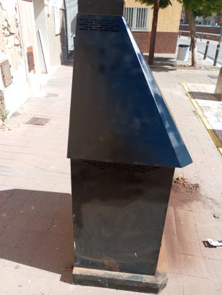 Chimenea metálica negra