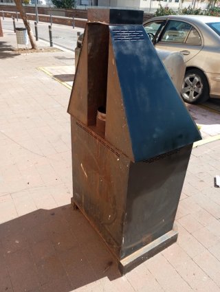 Chimenea metálica negra