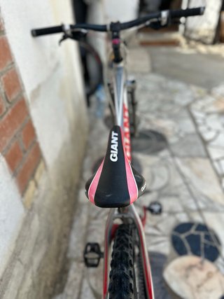 Bicicleta Giant Revel Gris y Roja