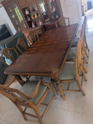 Mesa de comedor grande de madera y 8 sillas