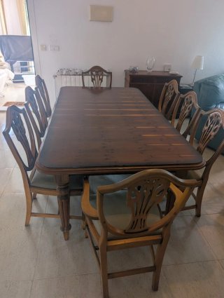 Mesa de comedor grande de madera y 8 sillas