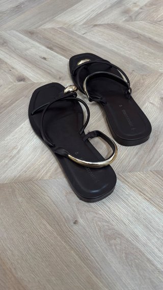 Sandalias marrones Stradivarius
