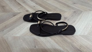 Sandalias marrones Stradivarius