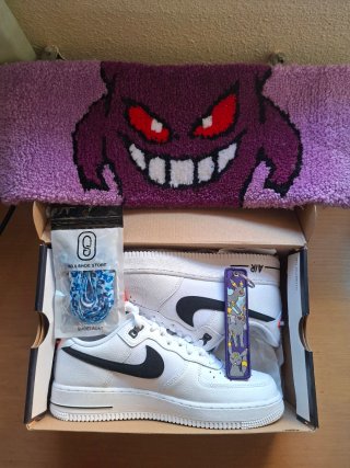 Nike Air Force 1 LV7 Talla 42 + llavero pokemon