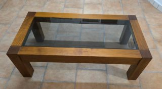 Mesa baja de madera y cristal