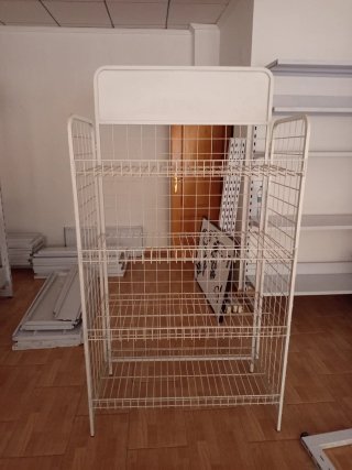 Lote de estanterías metálicas y de madera