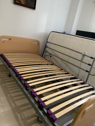 Cama geriátrica articulada
