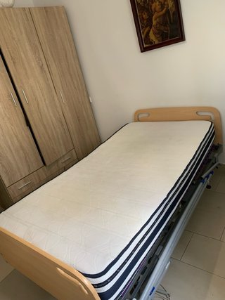 Cama geriátrica articulada