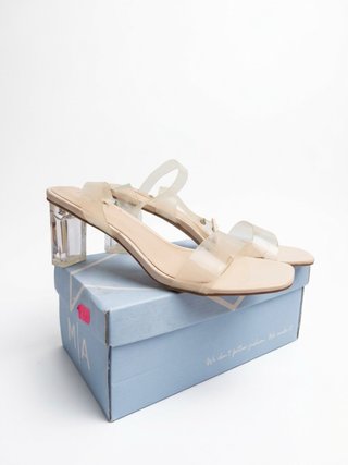 Sandalias MIA tacón transparente beige