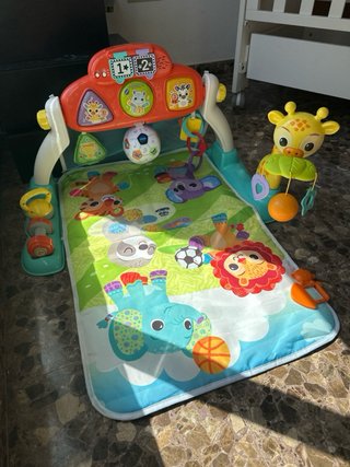 Cuna Micuna con cajón, ropa de cuna y más.